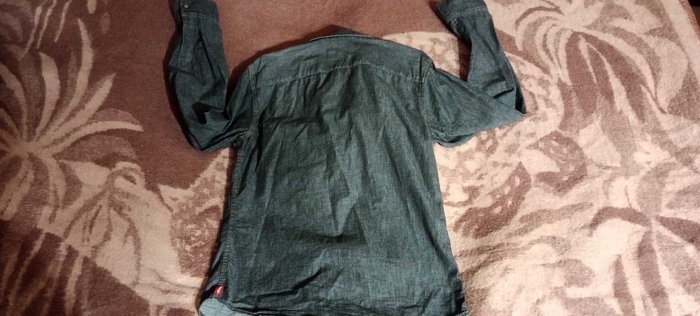 брендовая джинсовая  рубашка WRANGLER ( p.S ) состояние люкс БАНГЛАДЕШ