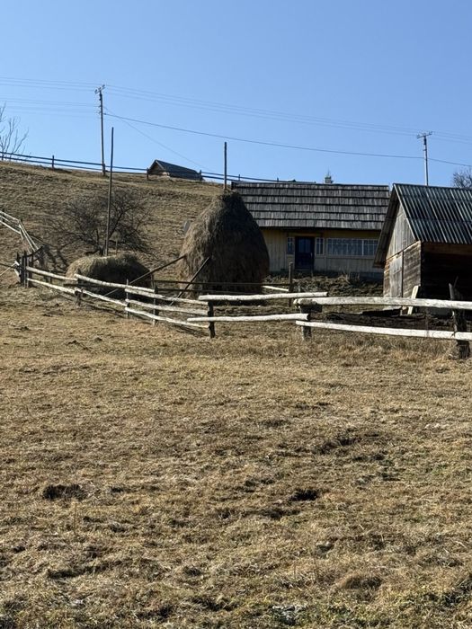 Продається столітній будинок в Карпатах + 0.25 га