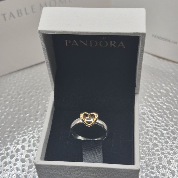 Anel Pandora coração dourado