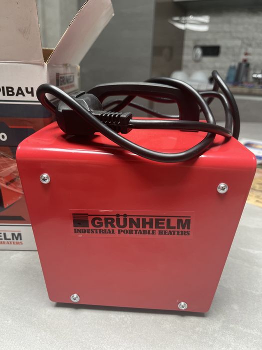 Теплова гармата GRUNHELM РТС-2000, портативний електричний нагрівач