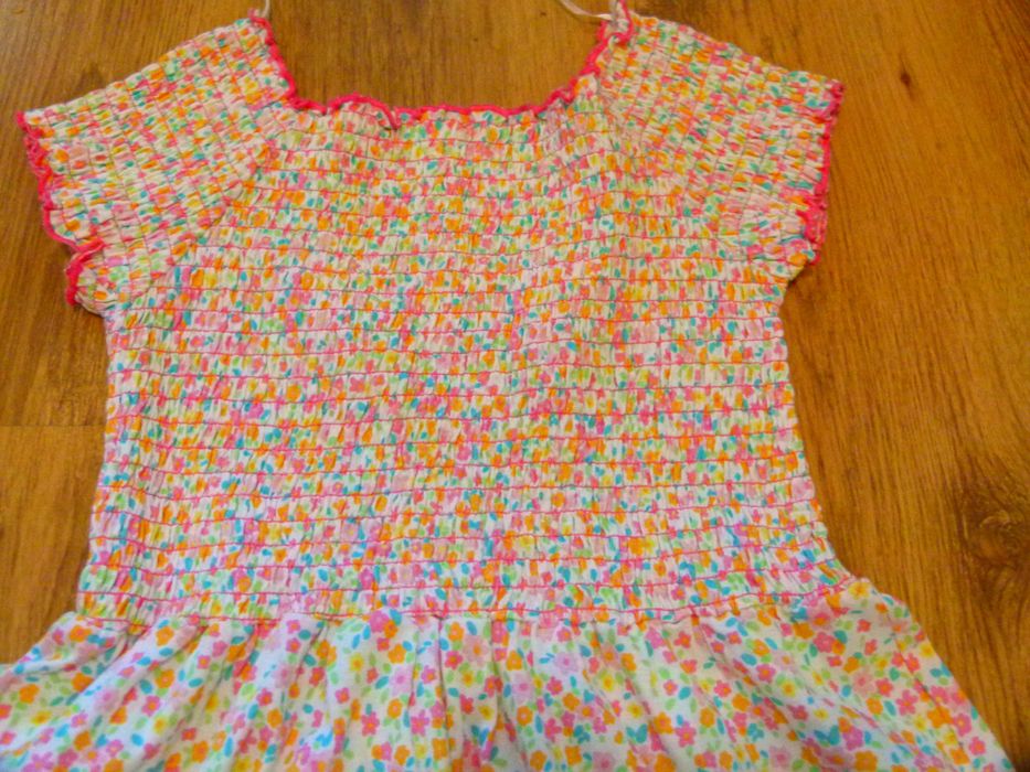 rozm 140 St.Bernard sukienka lato biała w kwiatuszki góra marszczona