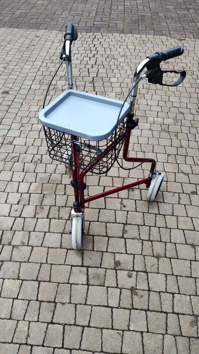 Balkonik, chodzik, rollator.