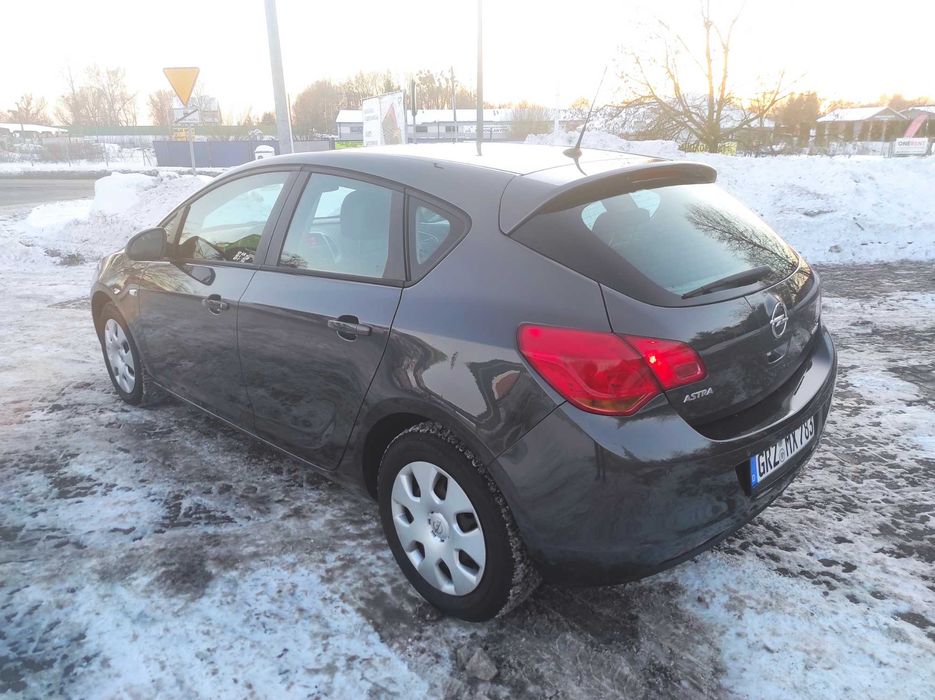 Opel Astra J 1,4 benz,import Niemcy,bardzo ładny,hatchback,2010 rok