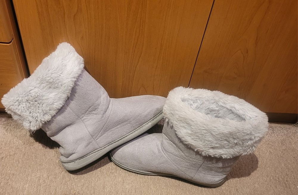 Ciepłe pantofle  na gumowej podeszwie