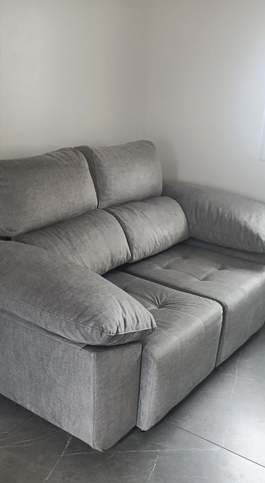 Sofá completamente  novo  2 lugares  cinza