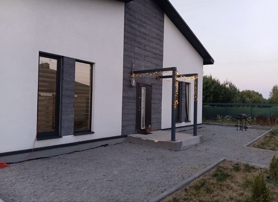 Сучасний будинок 117 м² з ремонтом | 7,7 соток | 3 спальні + тераса