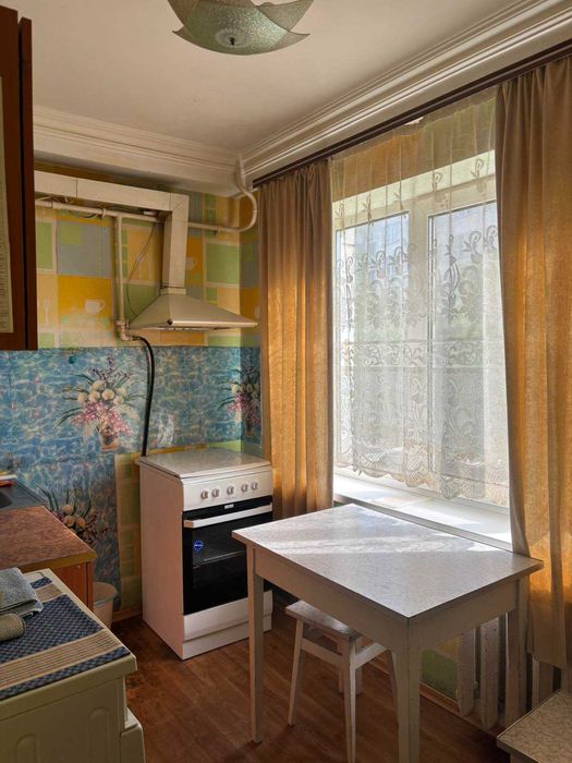 продам 2-х кімн. метро Васильківська, без комісіі