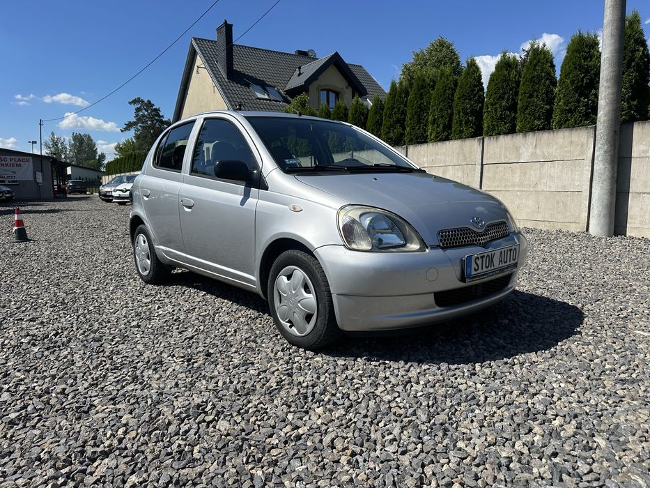 Toyota yaris 1.0 benzyna 4 cilindry 5 drzwi bez rdzy!! Oc pół roku przeglad ważny rok czasu!!