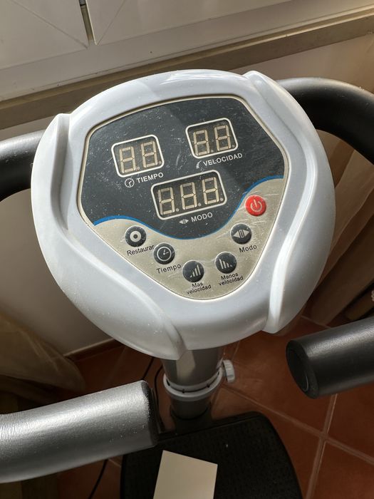 Plataforma vibratória para massagem refirmante