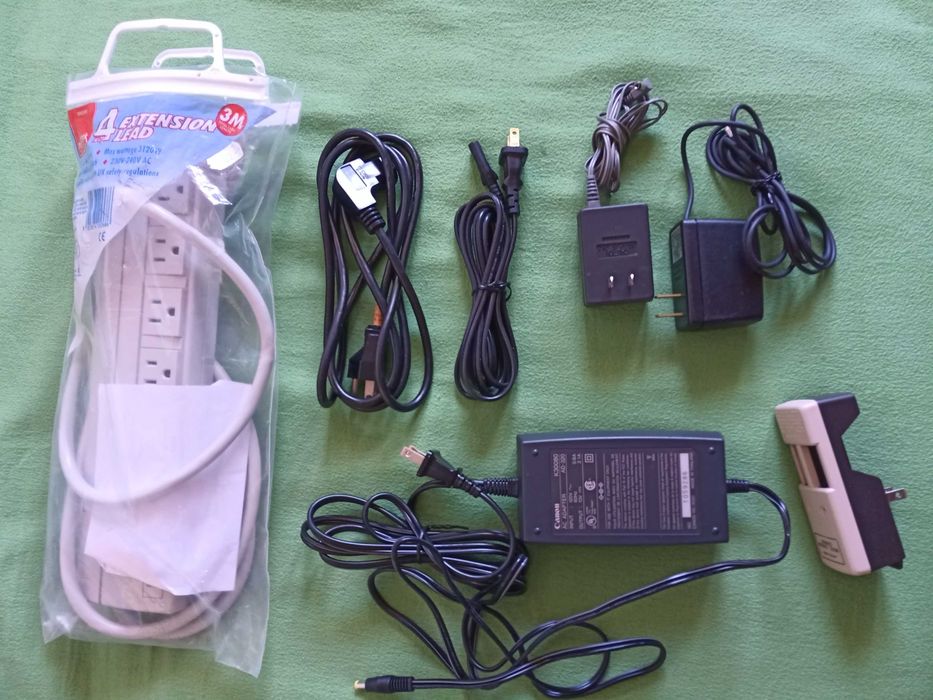 zestaw zasilaczy + kable USA 110V + listwa – Canon, Panasonic, mix