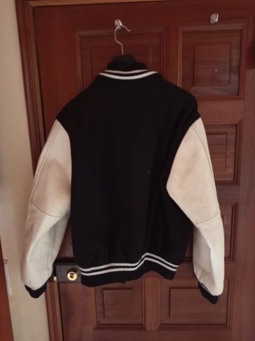 Casaco de tecido com mangas em pele