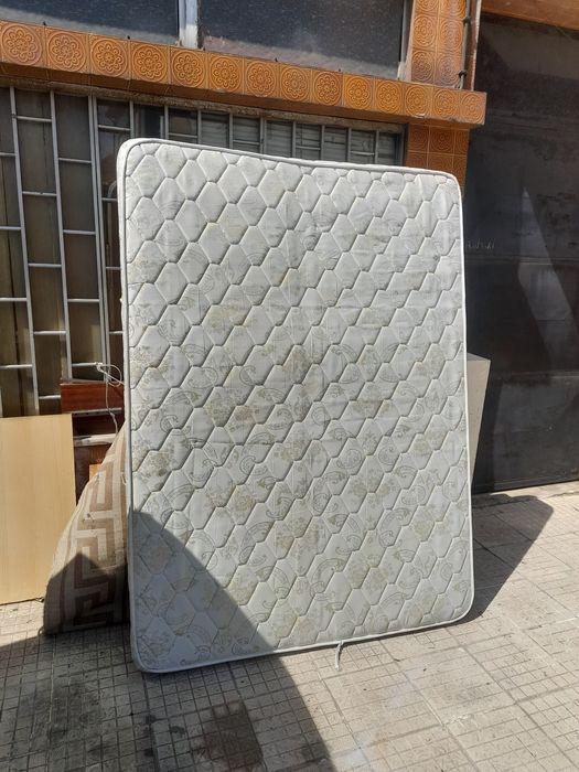 Colchões e espumas usados, várias medidas