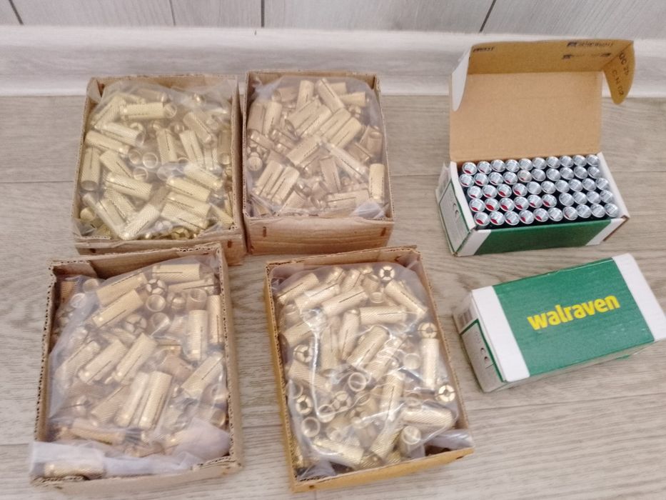 Продам дюбеля латунні