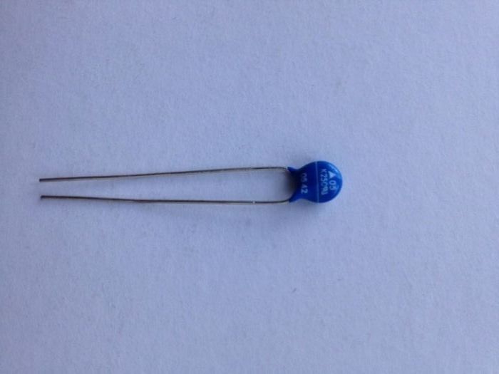 Варистор Epcos s 05 k250.