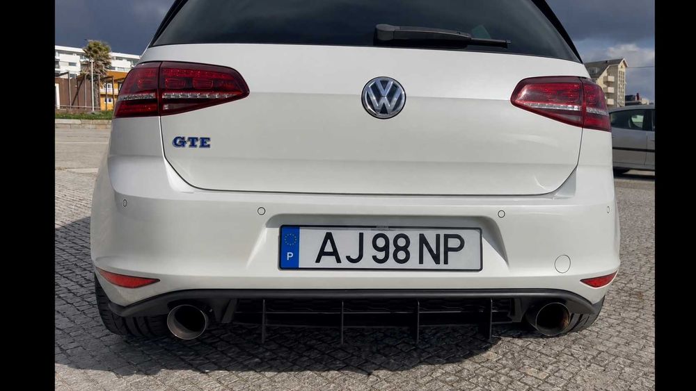 Volkswagen Golf GTE Plug-in Hybrid | DSG | Teto Panorâmico | Couro | LED | Câmara | Revisões VW