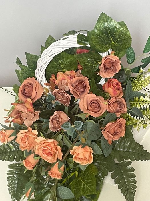 Wiązanka stroik  herbaciane róże Dzień Matki