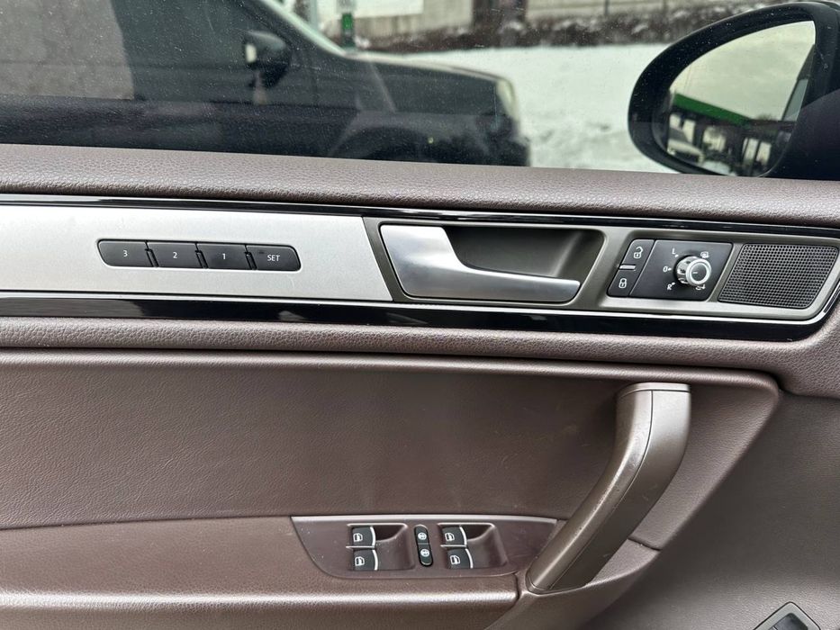 Продам Volkswagen Touareg 2013 3.0 дизель