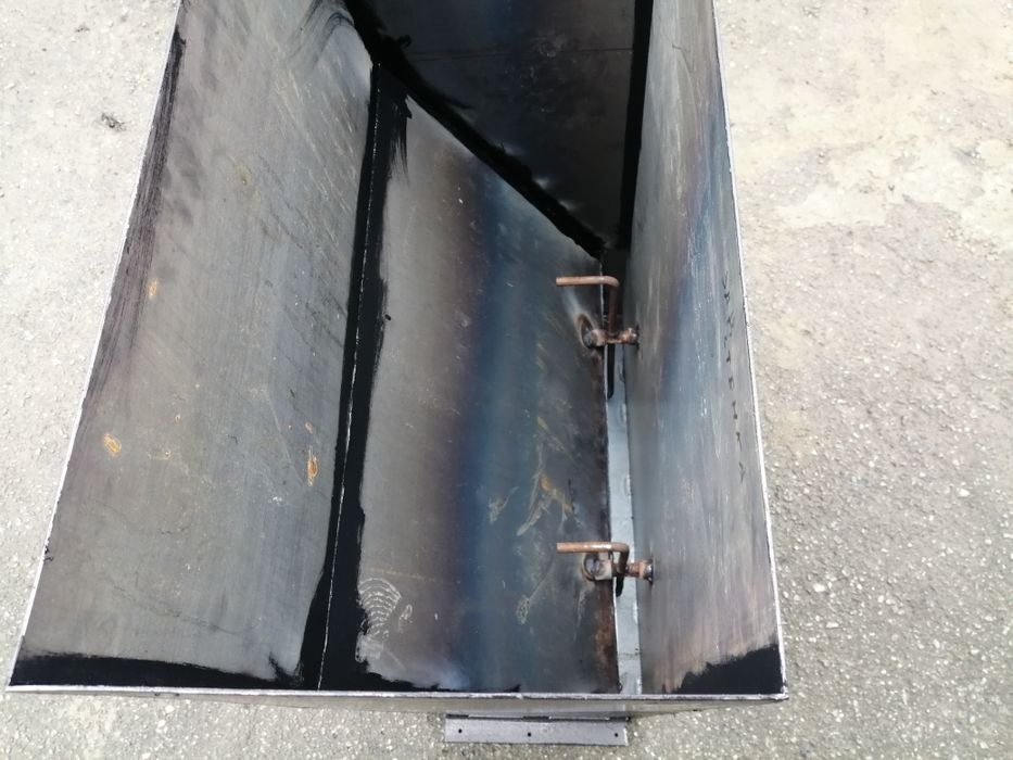 Бункерная кормушка для свиней