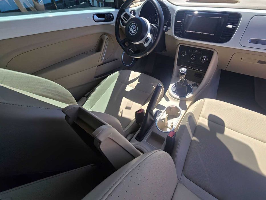 Volkswagen Beetle SE      2016
