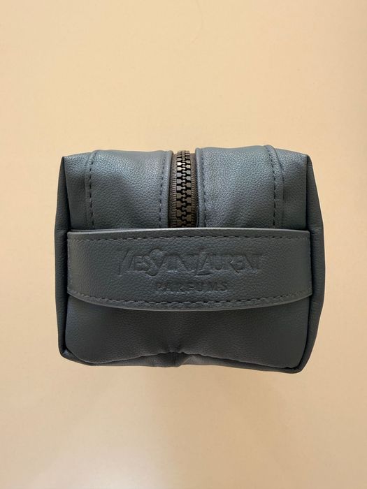 Necessaire Yves Saint Laurent, nunca usado