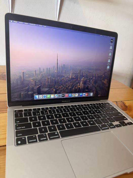 Macbook Air M1 - 245 GB • 8RAM