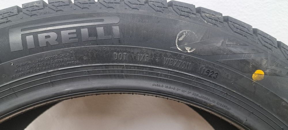 Pirelli Ice Zero 235/45/R18