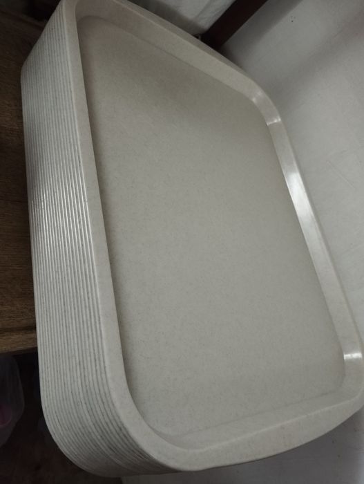 Піднос таця для тарілок