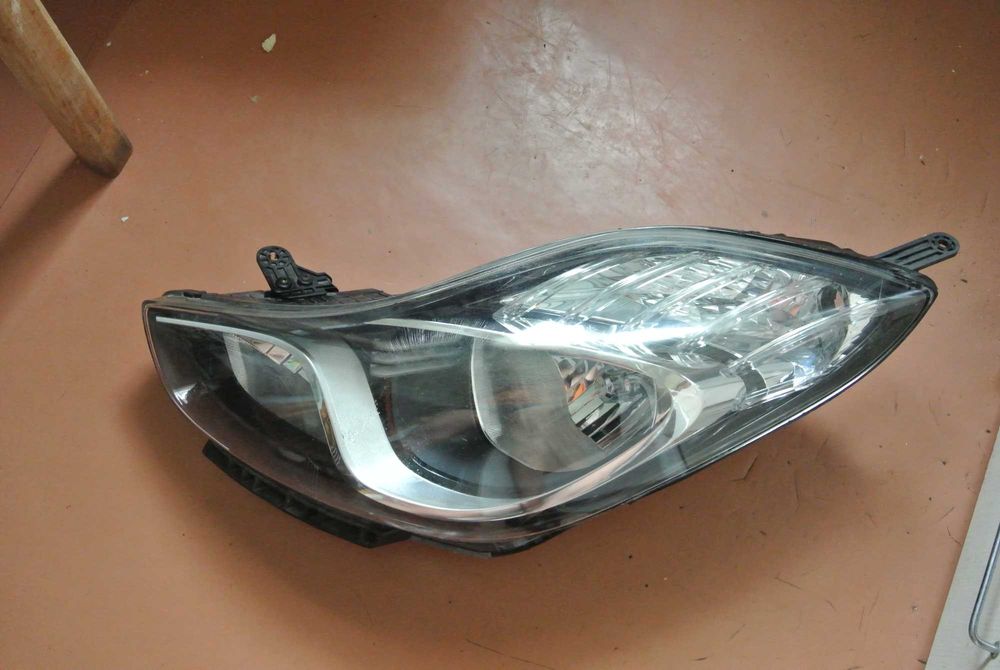 Фара Hyundai IX20 правая1500