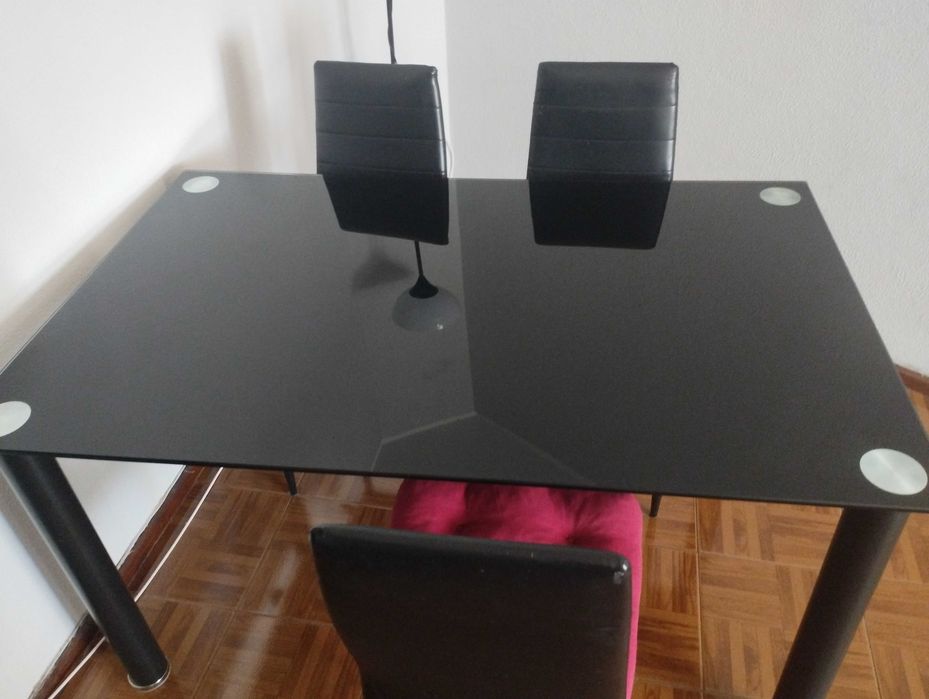 Mesa de jantar em vidro