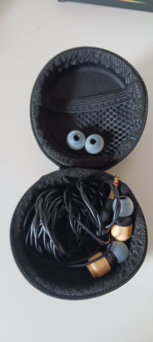 Conjunto de fones de ouvido
