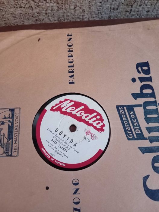 Vários discos de vinil antigos