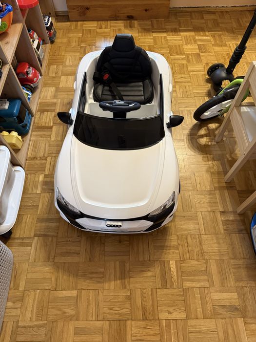 Auto na akumulator Audi, UŻYWANY TYLKO W MIESZKANIU