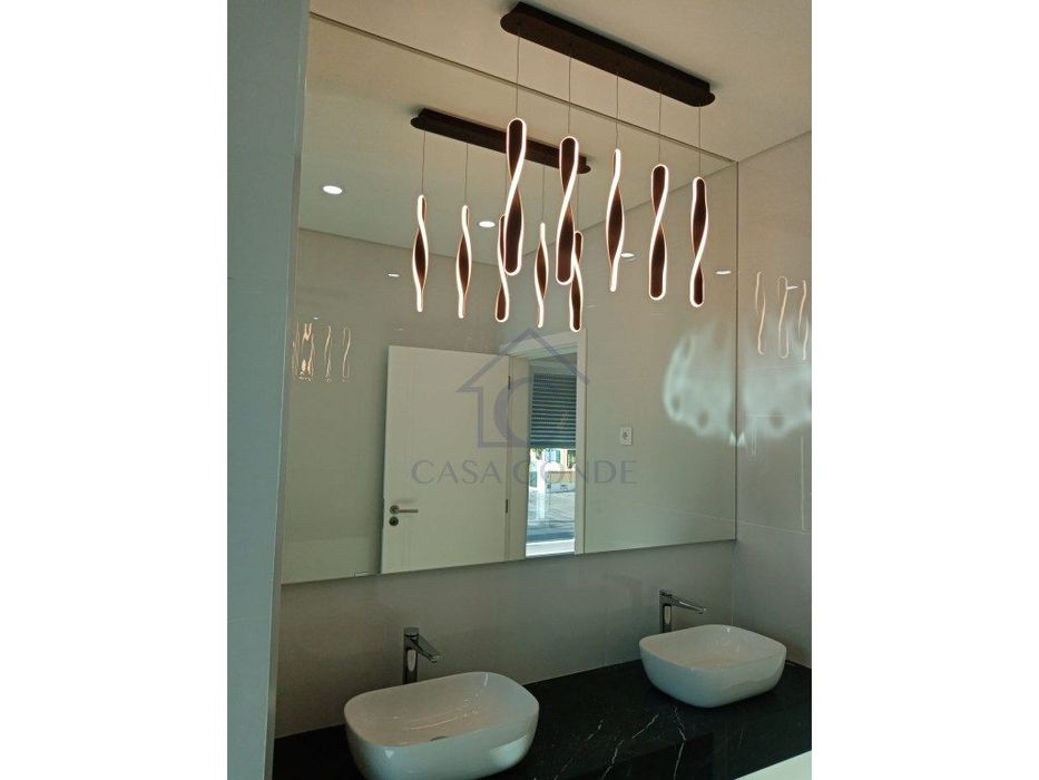Moradia T4 Duplex com piscina, 180 m², acabamentos de luxo