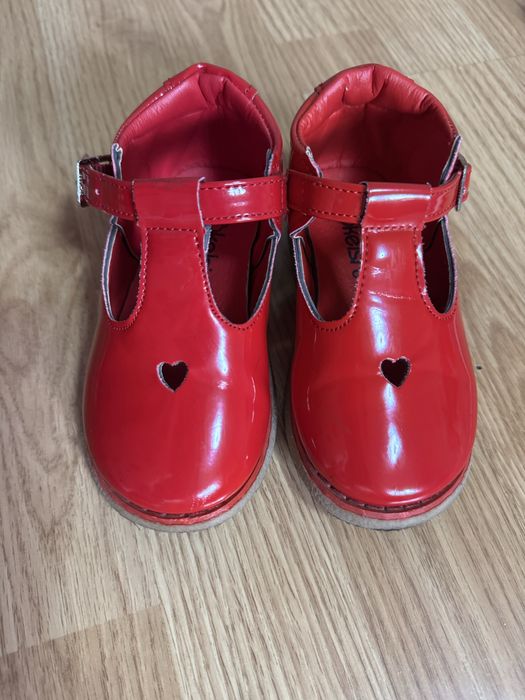 Взуття на дівчинку розміри 25-26