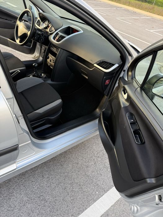 Peugeot 207 1.4 HDi como novo