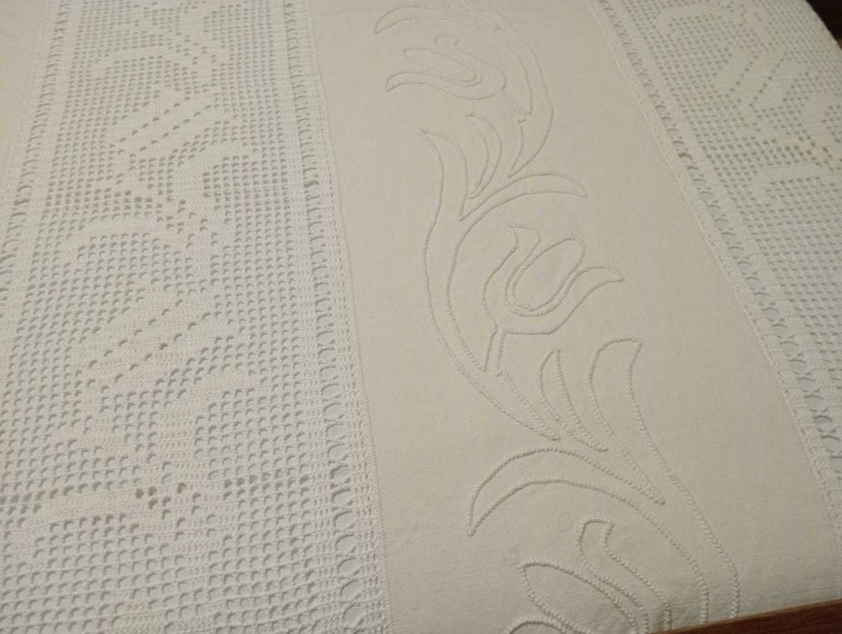 colcha de renda e linho