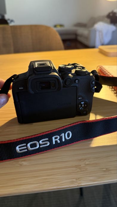 Camera Canon R10 + Bolsa