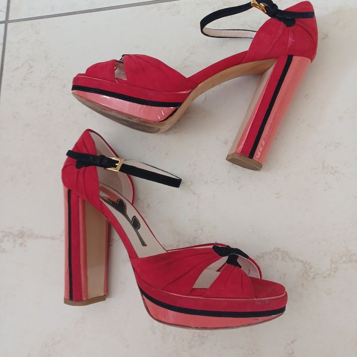 Buty firmy Prada Milano oryginalne jak nowe 39/ salon 850€