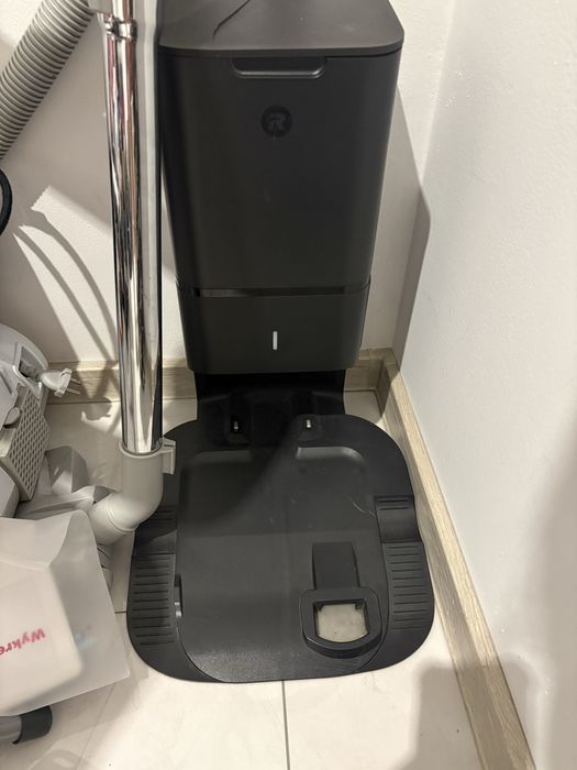 Stacja ladujaca czyszczaca irobot rumba i7 plus