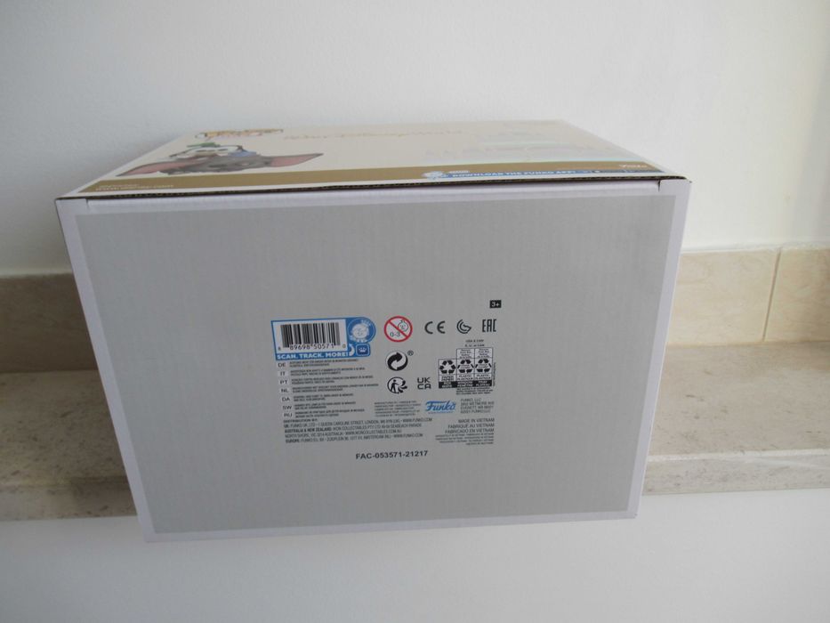 Funko Pop Goofy at the dumbo the flying elephant attraction - Disney