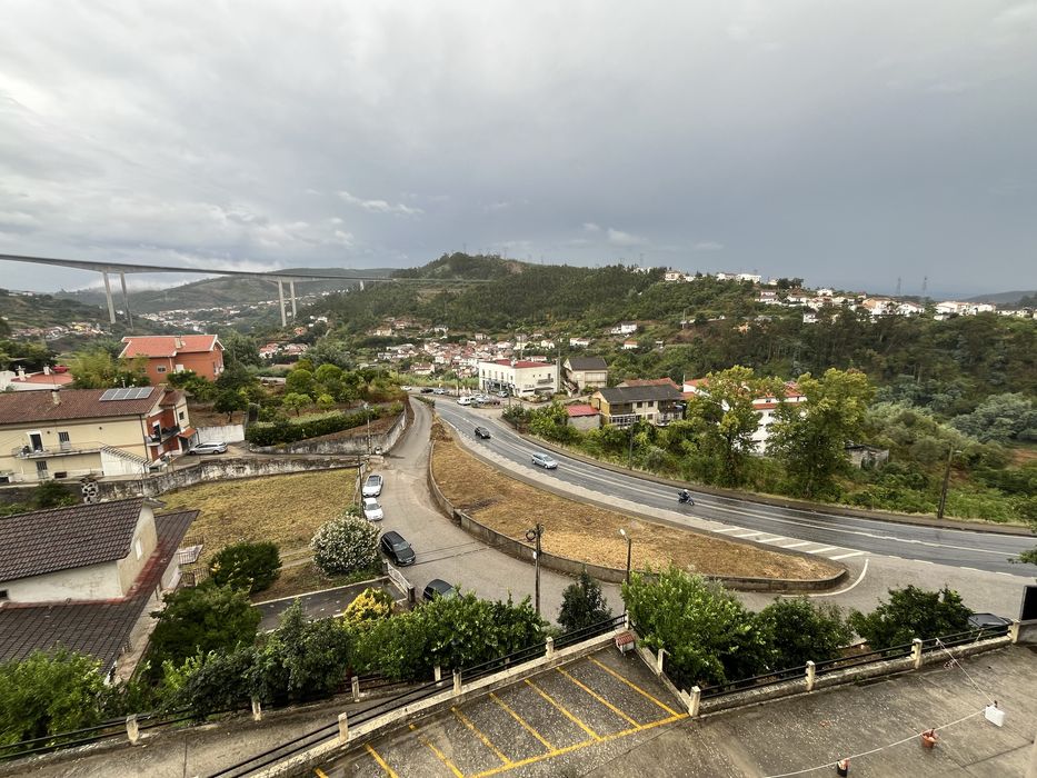 T2 mobilado em Ceira, 85 m², perto do Metro Mondego, com contrato