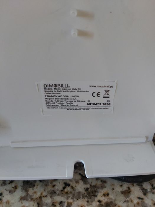 Máquina de café Dimobilli D6 com avaria