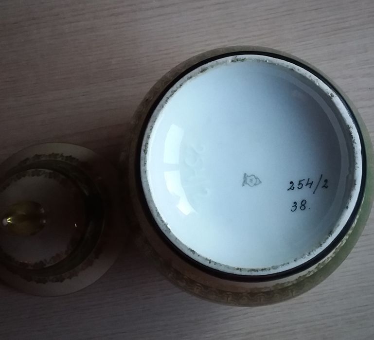 Pote pintado à mão