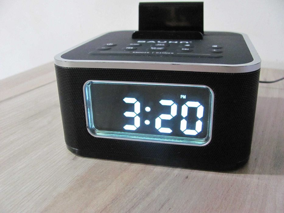 Radio z Budzikiem Bluetooth AUX Ładowanie BAUHN