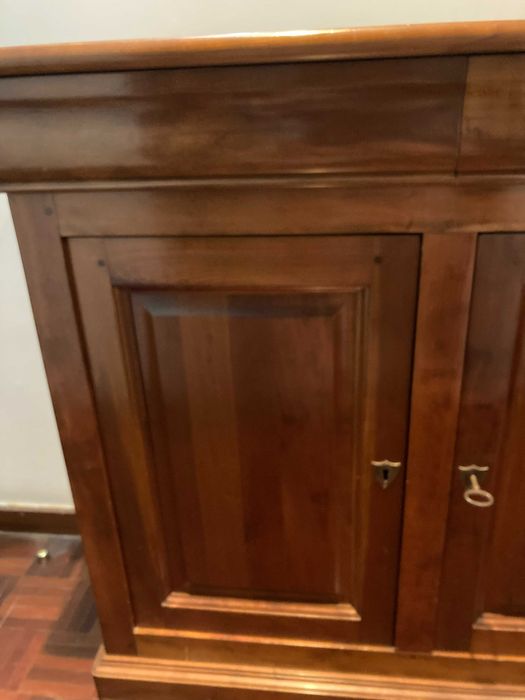 Móvel em cerejeira maciça