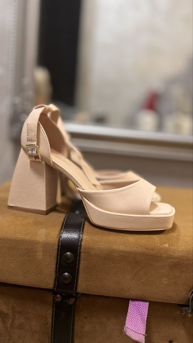 Босоніжки зара бежеві