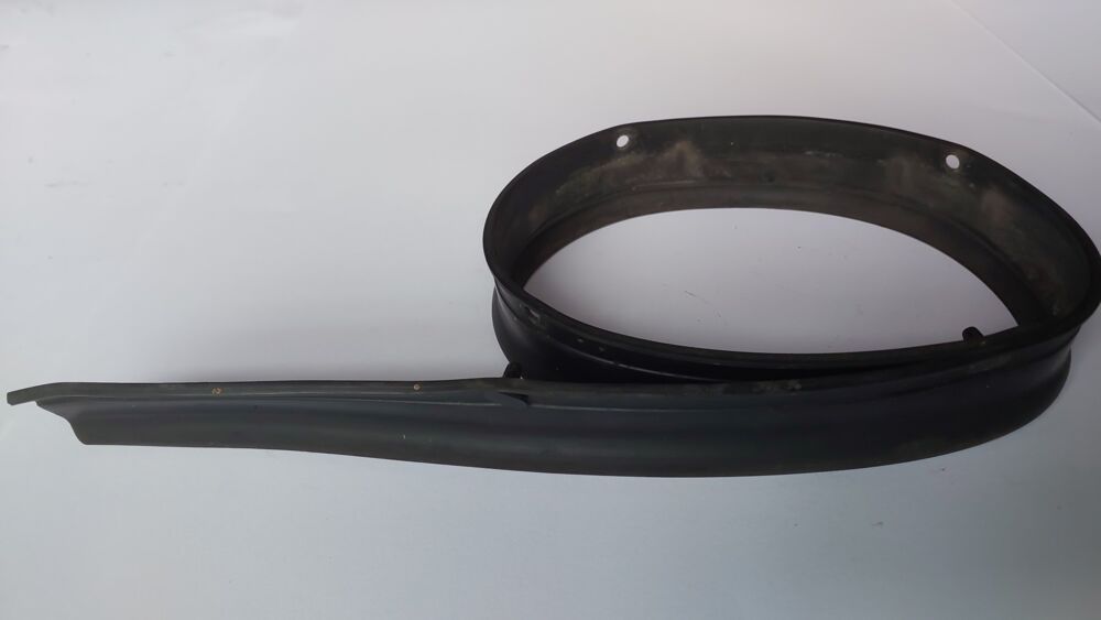 Уплотнитель дверей (нижний) Renault Traffic (трафик) 7700313522