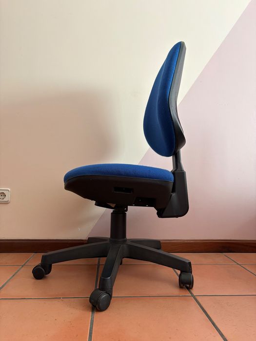 Cadeira De Escritório Azul Confortável - PREÇO NEGOCIÁVEL