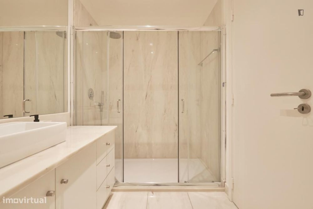 Quarto - localizado em Entrecampos Lisbon