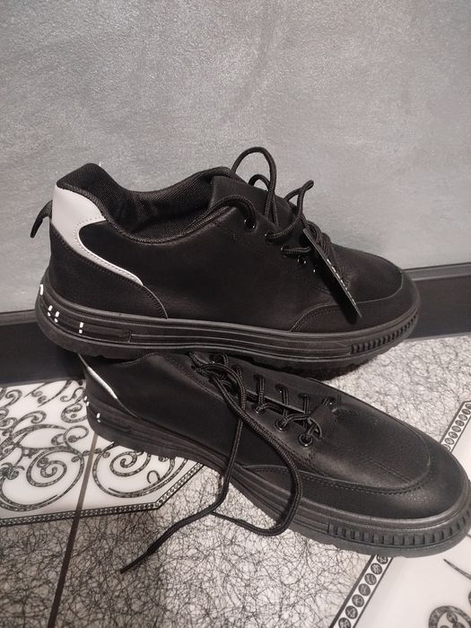 Чоловічі кросівки